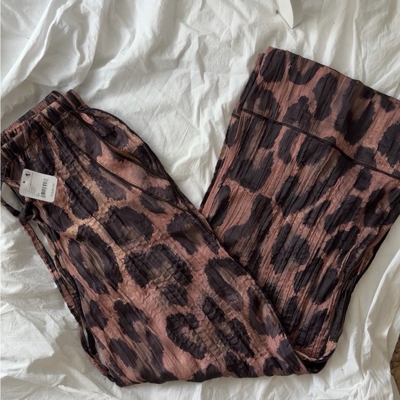 NWT Free People All Out Satin Leopard Pants - Picture 4 of 5